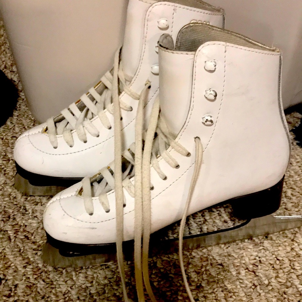Girls Gam skates